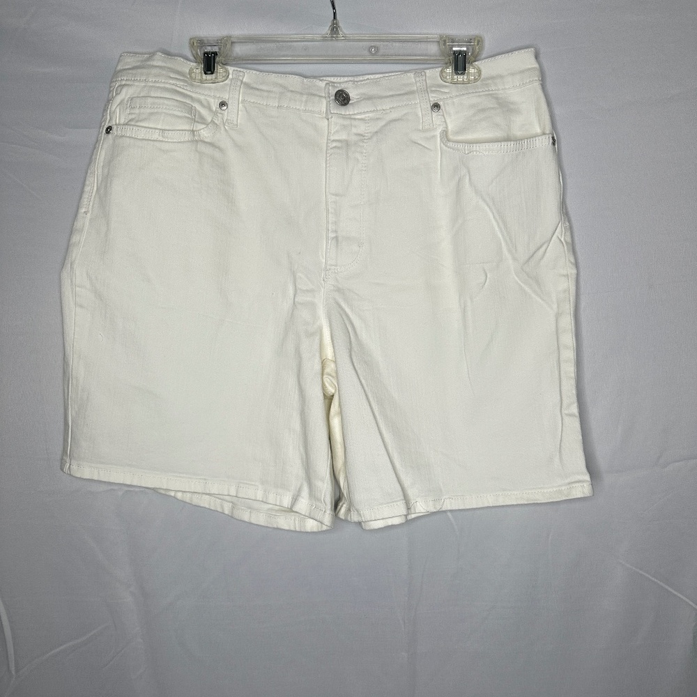 Gloria Vanderbilt White Bermuda Chino Shorts